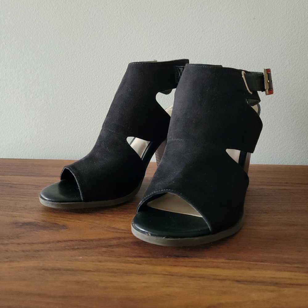 BRAND NEW FERGALICIOUS black faux suede mules with chunky heel
